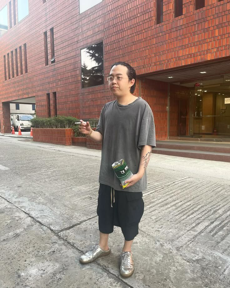 동네 메가커피 주말 12시쯤에 가면 1짤 전원 미성년자고 2짤 전원 직장인, 3짤 전원 대학생임 | 인스티즈