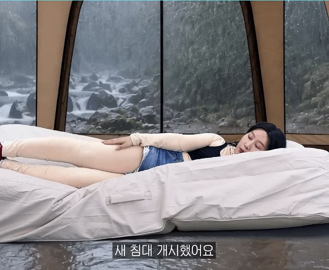 댓글들 난리난 노출 심한 차림으로 우중캠핑하는 일부 유튜버들 풍자한 엄은향 | 인스티즈
