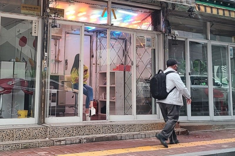 호기심·지인 권유… 남성 10명 중 4명 아직도 '성구매' | 인스티즈